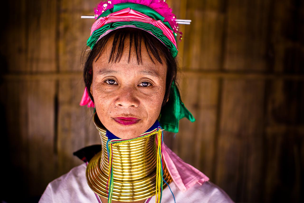 Длинная шея признак. Племя Каренов в Тайланде. Племя Падаунг Бирма.